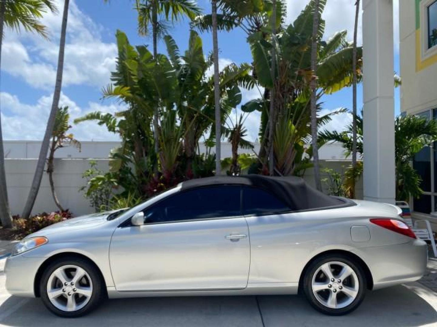 2006 Lunar Mist Metallic /Dark Stone Toyota Camry Solara SLE V6 LOW MILES 54,978 1 OWNER (4T1FA38P36U) with an 3.3L DOHC SMPI 24-Valve V6 Engine engine, Automatic transmission, located at 4701 North Dixie Hwy, Pompano Beach, FL, 33064, (954) 422-2889, 26.240938, -80.123474 - OUR WEBPAGE FLORIDACARS1.COM HAS OVER 100 PHOTOS AND FREE CARFAX LINK 2006 Toyota Camry Solara SLE V6 1 OWNER LEATHER LOADED ABSOLUTELY NO CRACKS ON THE DASH Convertible 3.3L V6 F DOHC 24V Gasoline 28 MPG Front Wheel Drive Features ABS Brakes Air Conditioning Alloy Wheels AM/FM Stereo Automatic Tran - Photo#36