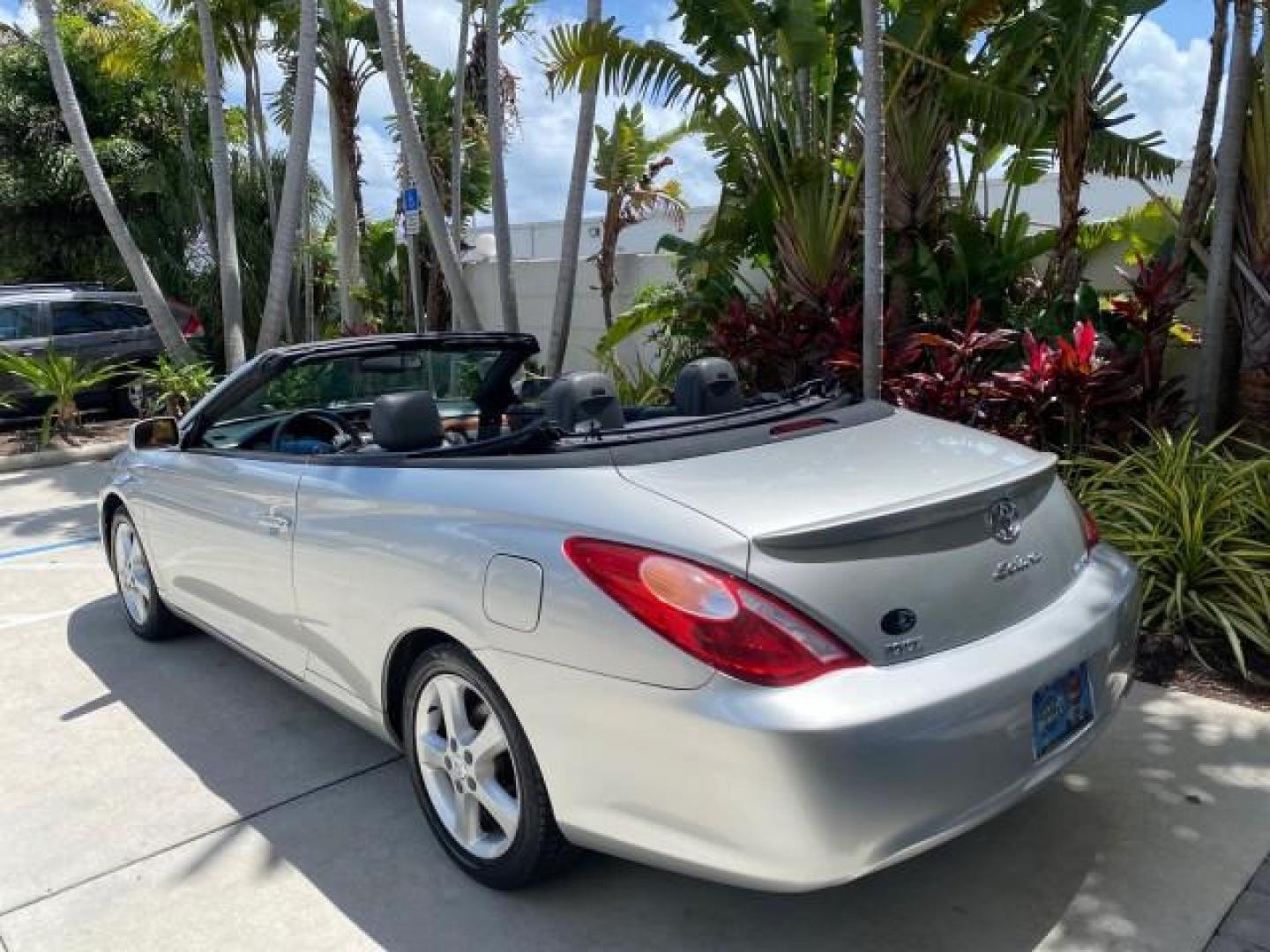 2006 Lunar Mist Metallic /Dark Stone Toyota Camry Solara SLE V6 LOW MILES 54,978 1 OWNER (4T1FA38P36U) with an 3.3L DOHC SMPI 24-Valve V6 Engine engine, Automatic transmission, located at 4701 North Dixie Hwy, Pompano Beach, FL, 33064, (954) 422-2889, 26.240938, -80.123474 - OUR WEBPAGE FLORIDACARS1.COM HAS OVER 100 PHOTOS AND FREE CARFAX LINK 2006 Toyota Camry Solara SLE V6 1 OWNER LEATHER LOADED ABSOLUTELY NO CRACKS ON THE DASH Convertible 3.3L V6 F DOHC 24V Gasoline 28 MPG Front Wheel Drive Features ABS Brakes Air Conditioning Alloy Wheels AM/FM Stereo Automatic Tran - Photo#41
