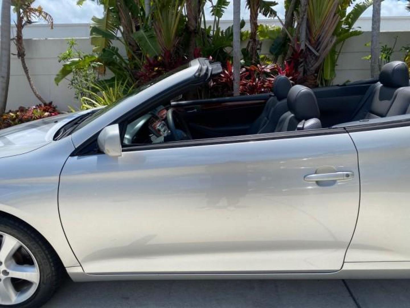 2006 Lunar Mist Metallic /Dark Stone Toyota Camry Solara SLE V6 LOW MILES 54,978 1 OWNER (4T1FA38P36U) with an 3.3L DOHC SMPI 24-Valve V6 Engine engine, Automatic transmission, located at 4701 North Dixie Hwy, Pompano Beach, FL, 33064, (954) 422-2889, 26.240938, -80.123474 - OUR WEBPAGE FLORIDACARS1.COM HAS OVER 100 PHOTOS AND FREE CARFAX LINK 2006 Toyota Camry Solara SLE V6 1 OWNER LEATHER LOADED ABSOLUTELY NO CRACKS ON THE DASH Convertible 3.3L V6 F DOHC 24V Gasoline 28 MPG Front Wheel Drive Features ABS Brakes Air Conditioning Alloy Wheels AM/FM Stereo Automatic Tran - Photo#56