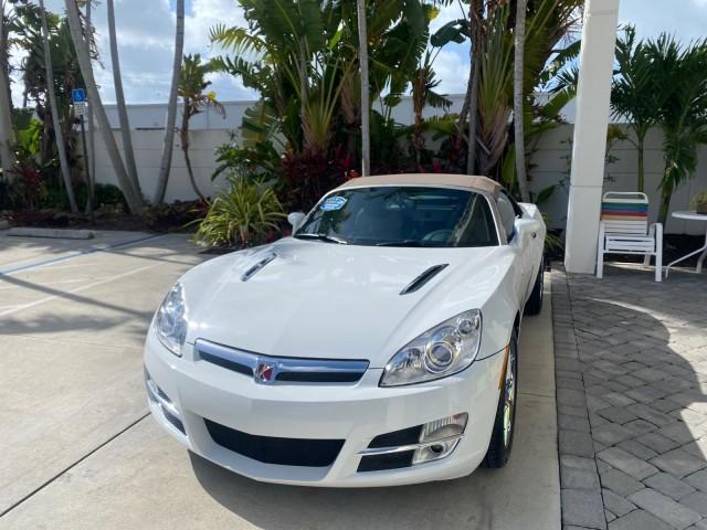 2007 Polar White /Tan Saturn Sky LOW MILES 21,329 5 SPEED MANUAL (1G8MB35B47Y) with an 2.4L DOHC VVT I4 Aluminum Ecotec Engine engine, Manual transmission, located at 4701 North Dixie Hwy, Pompano Beach, FL, 33064, (954) 422-2889, 26.240938, -80.123474 - OUR WEBPAGE FLORIDACARS1.COM HAS OVER 100 PHOTOS AND FREE CARFAX LINK 2007 Saturn SKY 5 SPEED MANUAL Convertible 2.4L I4 F DOHC Gasoline 28 MPG Rear Wheel Drive Features ABS Brakes Air Conditioning Alloy Wheels AM/FM Stereo Auxiliary Audio Input CD Audio Cruise Control Leather Seats Manual Transmiss - Photo#3