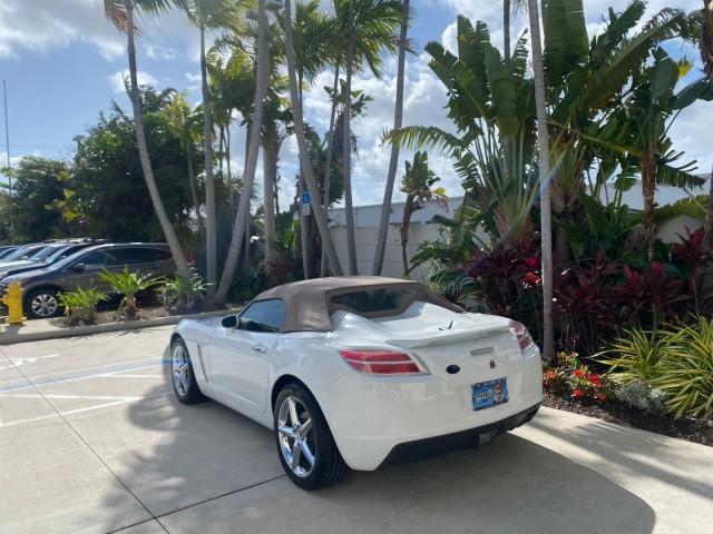 2007 Polar White /Tan Saturn Sky LOW MILES 21,329 5 SPEED MANUAL (1G8MB35B47Y) with an 2.4L DOHC VVT I4 Aluminum Ecotec Engine engine, Manual transmission, located at 4701 North Dixie Hwy, Pompano Beach, FL, 33064, (954) 422-2889, 26.240938, -80.123474 - OUR WEBPAGE FLORIDACARS1.COM HAS OVER 100 PHOTOS AND FREE CARFAX LINK 2007 Saturn SKY 5 SPEED MANUAL Convertible 2.4L I4 F DOHC Gasoline 28 MPG Rear Wheel Drive Features ABS Brakes Air Conditioning Alloy Wheels AM/FM Stereo Auxiliary Audio Input CD Audio Cruise Control Leather Seats Manual Transmiss - Photo#5