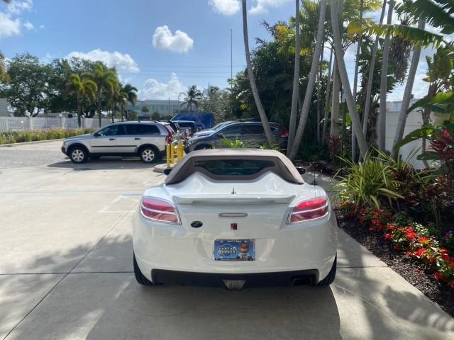 2007 Polar White /Tan Saturn Sky LOW MILES 21,329 5 SPEED MANUAL (1G8MB35B47Y) with an 2.4L DOHC VVT I4 Aluminum Ecotec Engine engine, Manual transmission, located at 4701 North Dixie Hwy, Pompano Beach, FL, 33064, (954) 422-2889, 26.240938, -80.123474 - OUR WEBPAGE FLORIDACARS1.COM HAS OVER 100 PHOTOS AND FREE CARFAX LINK 2007 Saturn SKY 5 SPEED MANUAL Convertible 2.4L I4 F DOHC Gasoline 28 MPG Rear Wheel Drive Features ABS Brakes Air Conditioning Alloy Wheels AM/FM Stereo Auxiliary Audio Input CD Audio Cruise Control Leather Seats Manual Transmiss - Photo#6