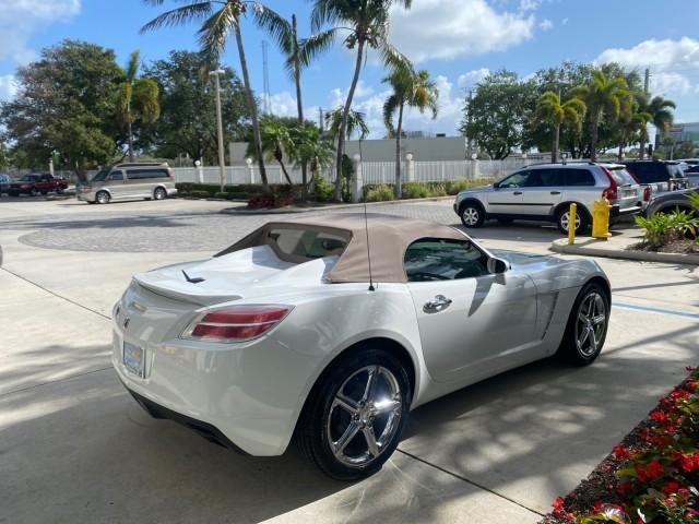 2007 Polar White /Tan Saturn Sky LOW MILES 21,329 5 SPEED MANUAL (1G8MB35B47Y) with an 2.4L DOHC VVT I4 Aluminum Ecotec Engine engine, Manual transmission, located at 4701 North Dixie Hwy, Pompano Beach, FL, 33064, (954) 422-2889, 26.240938, -80.123474 - OUR WEBPAGE FLORIDACARS1.COM HAS OVER 100 PHOTOS AND FREE CARFAX LINK 2007 Saturn SKY 5 SPEED MANUAL Convertible 2.4L I4 F DOHC Gasoline 28 MPG Rear Wheel Drive Features ABS Brakes Air Conditioning Alloy Wheels AM/FM Stereo Auxiliary Audio Input CD Audio Cruise Control Leather Seats Manual Transmiss - Photo#7