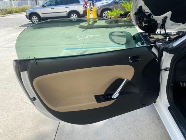 2007 Polar White /Tan Saturn Sky LOW MILES 21,329 5 SPEED MANUAL (1G8MB35B47Y) with an 2.4L DOHC VVT I4 Aluminum Ecotec Engine engine, Manual transmission, located at 4701 North Dixie Hwy, Pompano Beach, FL, 33064, (954) 422-2889, 26.240938, -80.123474 - OUR WEBPAGE FLORIDACARS1.COM HAS OVER 100 PHOTOS AND FREE CARFAX LINK 2007 Saturn SKY 5 SPEED MANUAL Convertible 2.4L I4 F DOHC Gasoline 28 MPG Rear Wheel Drive Features ABS Brakes Air Conditioning Alloy Wheels AM/FM Stereo Auxiliary Audio Input CD Audio Cruise Control Leather Seats Manual Transmiss - Photo#9