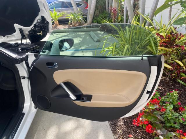 2007 Polar White /Tan Saturn Sky LOW MILES 21,329 5 SPEED MANUAL (1G8MB35B47Y) with an 2.4L DOHC VVT I4 Aluminum Ecotec Engine engine, Manual transmission, located at 4701 North Dixie Hwy, Pompano Beach, FL, 33064, (954) 422-2889, 26.240938, -80.123474 - OUR WEBPAGE FLORIDACARS1.COM HAS OVER 100 PHOTOS AND FREE CARFAX LINK 2007 Saturn SKY 5 SPEED MANUAL Convertible 2.4L I4 F DOHC Gasoline 28 MPG Rear Wheel Drive Features ABS Brakes Air Conditioning Alloy Wheels AM/FM Stereo Auxiliary Audio Input CD Audio Cruise Control Leather Seats Manual Transmiss - Photo#11