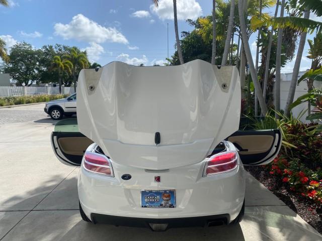 2007 Polar White /Tan Saturn Sky LOW MILES 21,329 5 SPEED MANUAL (1G8MB35B47Y) with an 2.4L DOHC VVT I4 Aluminum Ecotec Engine engine, Manual transmission, located at 4701 North Dixie Hwy, Pompano Beach, FL, 33064, (954) 422-2889, 26.240938, -80.123474 - OUR WEBPAGE FLORIDACARS1.COM HAS OVER 100 PHOTOS AND FREE CARFAX LINK 2007 Saturn SKY 5 SPEED MANUAL Convertible 2.4L I4 F DOHC Gasoline 28 MPG Rear Wheel Drive Features ABS Brakes Air Conditioning Alloy Wheels AM/FM Stereo Auxiliary Audio Input CD Audio Cruise Control Leather Seats Manual Transmiss - Photo#15