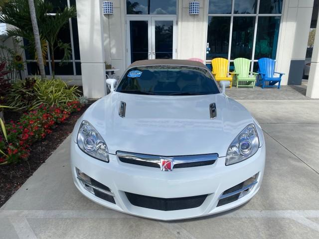 2007 Polar White /Tan Saturn Sky LOW MILES 21,329 5 SPEED MANUAL (1G8MB35B47Y) with an 2.4L DOHC VVT I4 Aluminum Ecotec Engine engine, Manual transmission, located at 4701 North Dixie Hwy, Pompano Beach, FL, 33064, (954) 422-2889, 26.240938, -80.123474 - OUR WEBPAGE FLORIDACARS1.COM HAS OVER 100 PHOTOS AND FREE CARFAX LINK 2007 Saturn SKY 5 SPEED MANUAL Convertible 2.4L I4 F DOHC Gasoline 28 MPG Rear Wheel Drive Features ABS Brakes Air Conditioning Alloy Wheels AM/FM Stereo Auxiliary Audio Input CD Audio Cruise Control Leather Seats Manual Transmiss - Photo#27