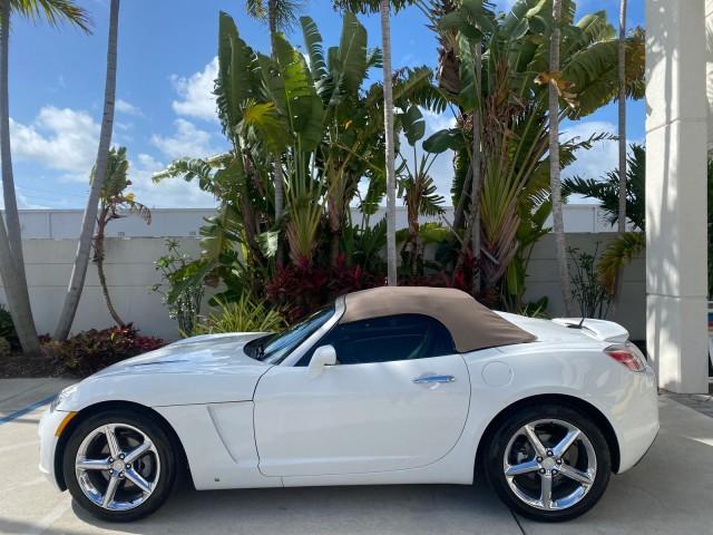 2007 Polar White /Tan Saturn Sky LOW MILES 21,329 5 SPEED MANUAL (1G8MB35B47Y) with an 2.4L DOHC VVT I4 Aluminum Ecotec Engine engine, Manual transmission, located at 4701 North Dixie Hwy, Pompano Beach, FL, 33064, (954) 422-2889, 26.240938, -80.123474 - OUR WEBPAGE FLORIDACARS1.COM HAS OVER 100 PHOTOS AND FREE CARFAX LINK 2007 Saturn SKY 5 SPEED MANUAL Convertible 2.4L I4 F DOHC Gasoline 28 MPG Rear Wheel Drive Features ABS Brakes Air Conditioning Alloy Wheels AM/FM Stereo Auxiliary Audio Input CD Audio Cruise Control Leather Seats Manual Transmiss - Photo#31