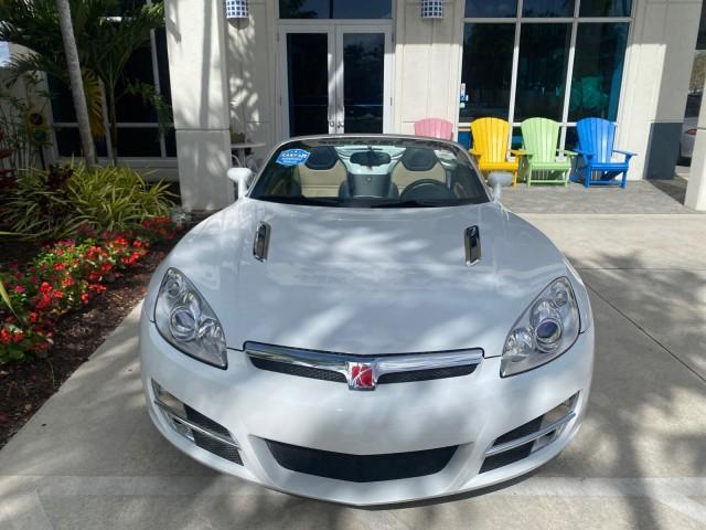 2007 Polar White /Tan Saturn Sky LOW MILES 21,329 5 SPEED MANUAL (1G8MB35B47Y) with an 2.4L DOHC VVT I4 Aluminum Ecotec Engine engine, Manual transmission, located at 4701 North Dixie Hwy, Pompano Beach, FL, 33064, (954) 422-2889, 26.240938, -80.123474 - OUR WEBPAGE FLORIDACARS1.COM HAS OVER 100 PHOTOS AND FREE CARFAX LINK 2007 Saturn SKY 5 SPEED MANUAL Convertible 2.4L I4 F DOHC Gasoline 28 MPG Rear Wheel Drive Features ABS Brakes Air Conditioning Alloy Wheels AM/FM Stereo Auxiliary Audio Input CD Audio Cruise Control Leather Seats Manual Transmiss - Photo#37