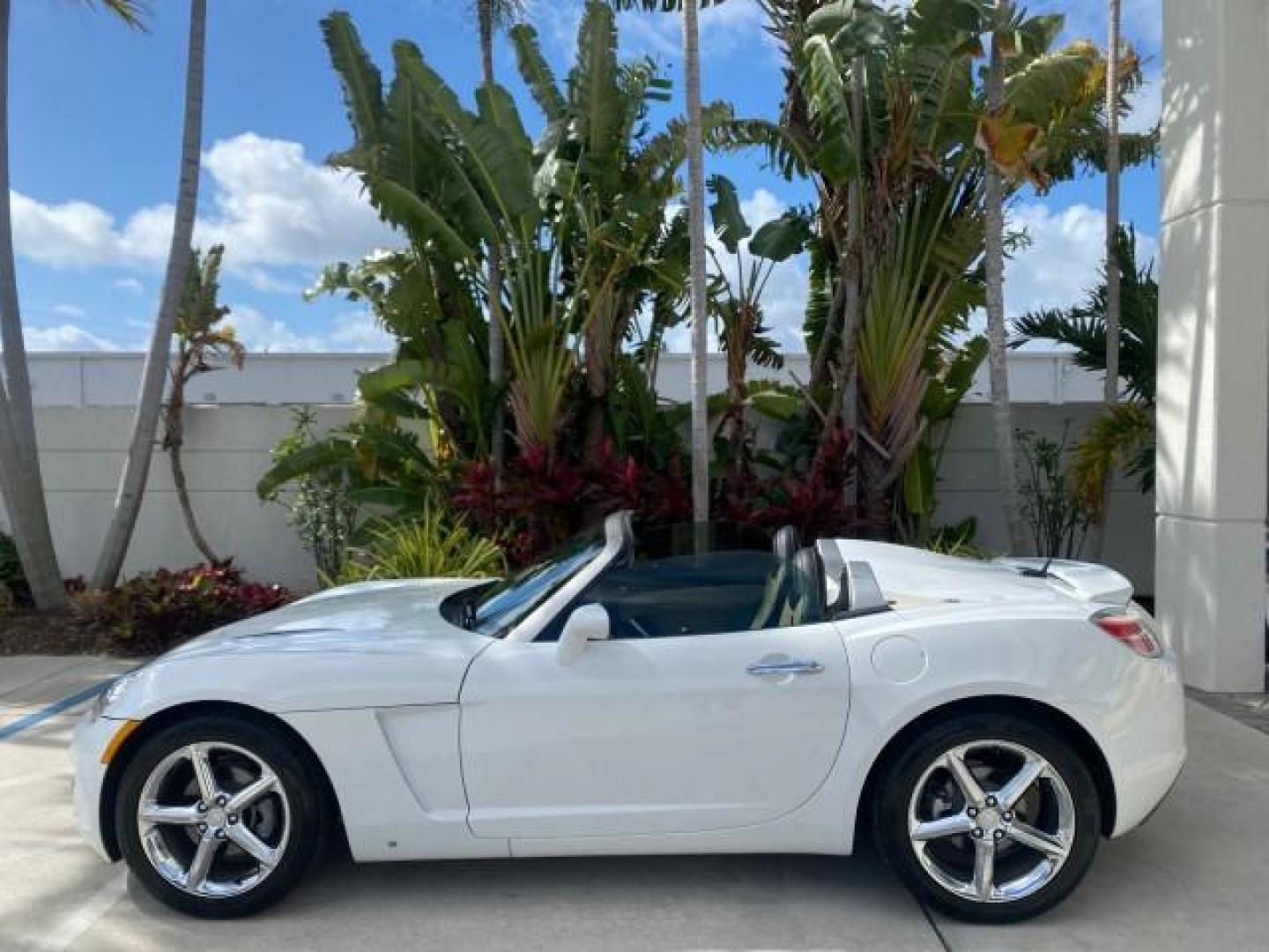 2007 Polar White /Tan Saturn Sky LOW MILES 21,329 5 SPEED MANUAL (1G8MB35B47Y) with an 2.4L DOHC VVT I4 Aluminum Ecotec Engine engine, Manual transmission, located at 4701 North Dixie Hwy, Pompano Beach, FL, 33064, (954) 422-2889, 26.240938, -80.123474 - OUR WEBPAGE FLORIDACARS1.COM HAS OVER 100 PHOTOS AND FREE CARFAX LINK 2007 Saturn SKY 5 SPEED MANUAL Convertible 2.4L I4 F DOHC Gasoline 28 MPG Rear Wheel Drive Features ABS Brakes Air Conditioning Alloy Wheels AM/FM Stereo Auxiliary Audio Input CD Audio Cruise Control Leather Seats Manual Transmiss - Photo#41