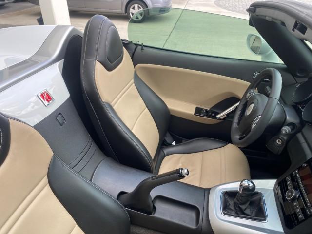 2007 Polar White /Tan Saturn Sky LOW MILES 21,329 5 SPEED MANUAL (1G8MB35B47Y) with an 2.4L DOHC VVT I4 Aluminum Ecotec Engine engine, Manual transmission, located at 4701 North Dixie Hwy, Pompano Beach, FL, 33064, (954) 422-2889, 26.240938, -80.123474 - OUR WEBPAGE FLORIDACARS1.COM HAS OVER 100 PHOTOS AND FREE CARFAX LINK 2007 Saturn SKY 5 SPEED MANUAL Convertible 2.4L I4 F DOHC Gasoline 28 MPG Rear Wheel Drive Features ABS Brakes Air Conditioning Alloy Wheels AM/FM Stereo Auxiliary Audio Input CD Audio Cruise Control Leather Seats Manual Transmiss - Photo#51