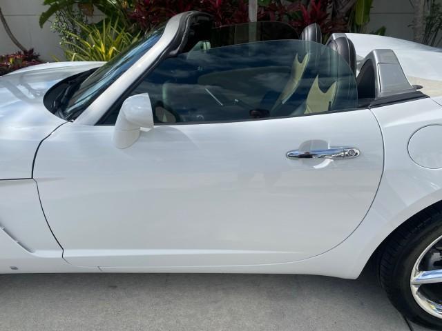 2007 Polar White /Tan Saturn Sky LOW MILES 21,329 5 SPEED MANUAL (1G8MB35B47Y) with an 2.4L DOHC VVT I4 Aluminum Ecotec Engine engine, Manual transmission, located at 4701 North Dixie Hwy, Pompano Beach, FL, 33064, (954) 422-2889, 26.240938, -80.123474 - OUR WEBPAGE FLORIDACARS1.COM HAS OVER 100 PHOTOS AND FREE CARFAX LINK 2007 Saturn SKY 5 SPEED MANUAL Convertible 2.4L I4 F DOHC Gasoline 28 MPG Rear Wheel Drive Features ABS Brakes Air Conditioning Alloy Wheels AM/FM Stereo Auxiliary Audio Input CD Audio Cruise Control Leather Seats Manual Transmiss - Photo#54
