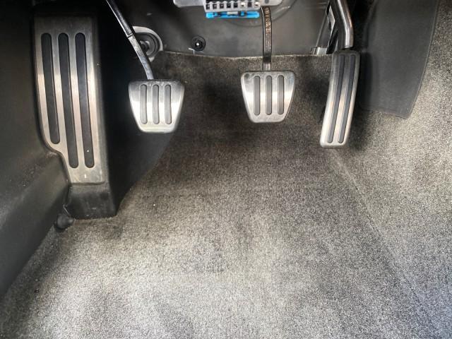 2007 Polar White /Tan Saturn Sky LOW MILES 21,329 5 SPEED MANUAL (1G8MB35B47Y) with an 2.4L DOHC VVT I4 Aluminum Ecotec Engine engine, Manual transmission, located at 4701 North Dixie Hwy, Pompano Beach, FL, 33064, (954) 422-2889, 26.240938, -80.123474 - OUR WEBPAGE FLORIDACARS1.COM HAS OVER 100 PHOTOS AND FREE CARFAX LINK 2007 Saturn SKY 5 SPEED MANUAL Convertible 2.4L I4 F DOHC Gasoline 28 MPG Rear Wheel Drive Features ABS Brakes Air Conditioning Alloy Wheels AM/FM Stereo Auxiliary Audio Input CD Audio Cruise Control Leather Seats Manual Transmiss - Photo#71