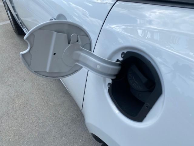 2007 Polar White /Tan Saturn Sky LOW MILES 21,329 5 SPEED MANUAL (1G8MB35B47Y) with an 2.4L DOHC VVT I4 Aluminum Ecotec Engine engine, Manual transmission, located at 4701 North Dixie Hwy, Pompano Beach, FL, 33064, (954) 422-2889, 26.240938, -80.123474 - OUR WEBPAGE FLORIDACARS1.COM HAS OVER 100 PHOTOS AND FREE CARFAX LINK 2007 Saturn SKY 5 SPEED MANUAL Convertible 2.4L I4 F DOHC Gasoline 28 MPG Rear Wheel Drive Features ABS Brakes Air Conditioning Alloy Wheels AM/FM Stereo Auxiliary Audio Input CD Audio Cruise Control Leather Seats Manual Transmiss - Photo#86