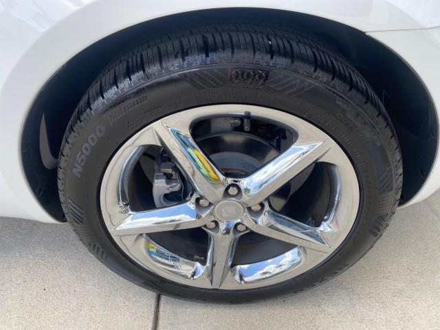 2007 Polar White /Tan Saturn Sky LOW MILES 21,329 5 SPEED MANUAL (1G8MB35B47Y) with an 2.4L DOHC VVT I4 Aluminum Ecotec Engine engine, Manual transmission, located at 4701 North Dixie Hwy, Pompano Beach, FL, 33064, (954) 422-2889, 26.240938, -80.123474 - OUR WEBPAGE FLORIDACARS1.COM HAS OVER 100 PHOTOS AND FREE CARFAX LINK 2007 Saturn SKY 5 SPEED MANUAL Convertible 2.4L I4 F DOHC Gasoline 28 MPG Rear Wheel Drive Features ABS Brakes Air Conditioning Alloy Wheels AM/FM Stereo Auxiliary Audio Input CD Audio Cruise Control Leather Seats Manual Transmiss - Photo#87