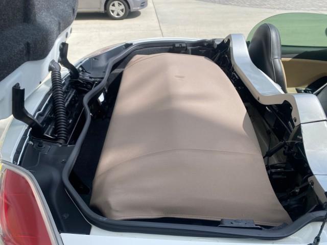 2007 Polar White /Tan Saturn Sky LOW MILES 21,329 5 SPEED MANUAL (1G8MB35B47Y) with an 2.4L DOHC VVT I4 Aluminum Ecotec Engine engine, Manual transmission, located at 4701 North Dixie Hwy, Pompano Beach, FL, 33064, (954) 422-2889, 26.240938, -80.123474 - OUR WEBPAGE FLORIDACARS1.COM HAS OVER 100 PHOTOS AND FREE CARFAX LINK 2007 Saturn SKY 5 SPEED MANUAL Convertible 2.4L I4 F DOHC Gasoline 28 MPG Rear Wheel Drive Features ABS Brakes Air Conditioning Alloy Wheels AM/FM Stereo Auxiliary Audio Input CD Audio Cruise Control Leather Seats Manual Transmiss - Photo#96