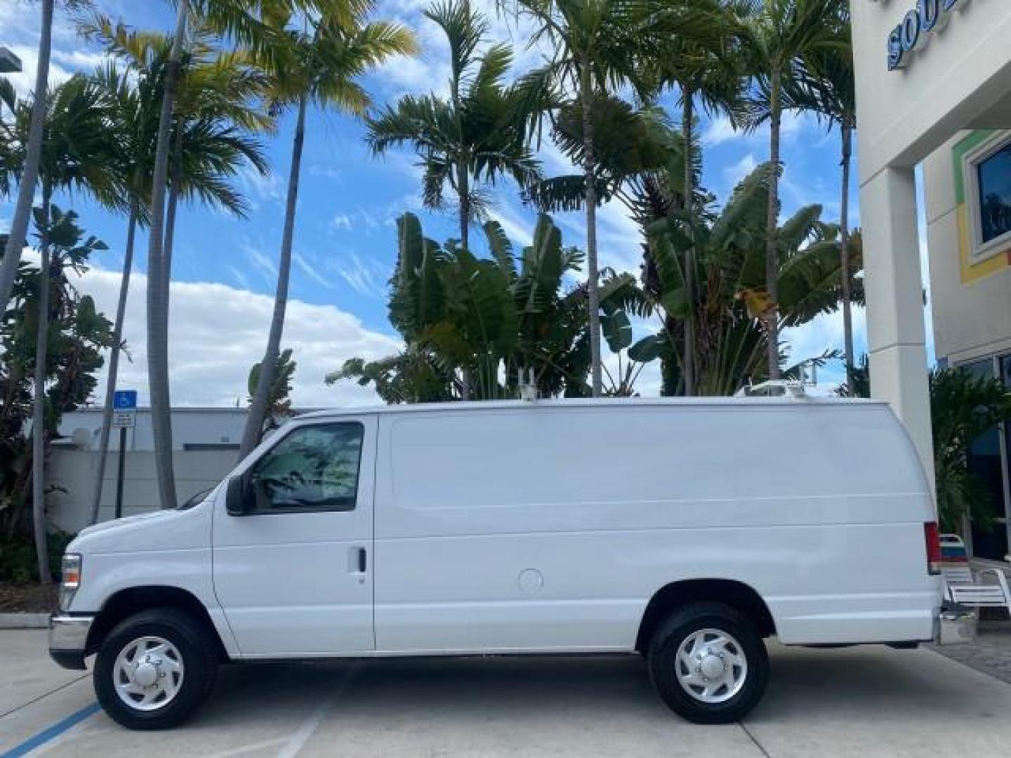 2014 Oxford White /Medium Flint Ford Econoline Cargo Van EXTENDED LOW MILES 6,380 1 OWNER (1FTNS1EW3ED) with an 4.6L EFI V8 FFV Capable Engine engine, Automatic transmission, located at 4701 North Dixie Hwy, Pompano Beach, FL, 33064, (954) 422-2889, 26.240938, -80.123474 - OUR WEBPAGE FLORIDACARS1.COM HAS OVER 100 PHOTOS AND FREE CARFAX LINK 2014 Ford E-Series E-150 1 OWNER Van 4.6L V8 F SOHC 16V Gasoline 16 MPG Rear Wheel Drive Features ABS Brakes Air Conditioning AM/FM Stereo Automatic Transmission Auxiliary Audio Input Barn Doors Power Locks Traction Control Vinyl - Photo#4