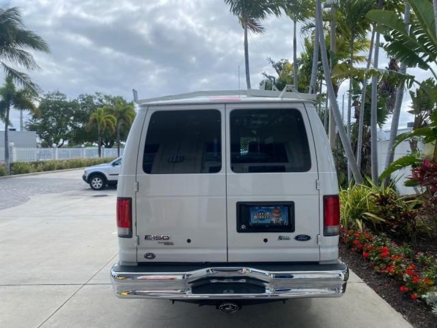 2014 Oxford White /Medium Flint Ford Econoline Cargo Van EXTENDED LOW MILES 6,380 1 OWNER (1FTNS1EW3ED) with an 4.6L EFI V8 FFV Capable Engine engine, Automatic transmission, located at 4701 North Dixie Hwy, Pompano Beach, FL, 33064, (954) 422-2889, 26.240938, -80.123474 - OUR WEBPAGE FLORIDACARS1.COM HAS OVER 100 PHOTOS AND FREE CARFAX LINK 2014 Ford E-Series E-150 1 OWNER Van 4.6L V8 F SOHC 16V Gasoline 16 MPG Rear Wheel Drive Features ABS Brakes Air Conditioning AM/FM Stereo Automatic Transmission Auxiliary Audio Input Barn Doors Power Locks Traction Control Vinyl - Photo#6