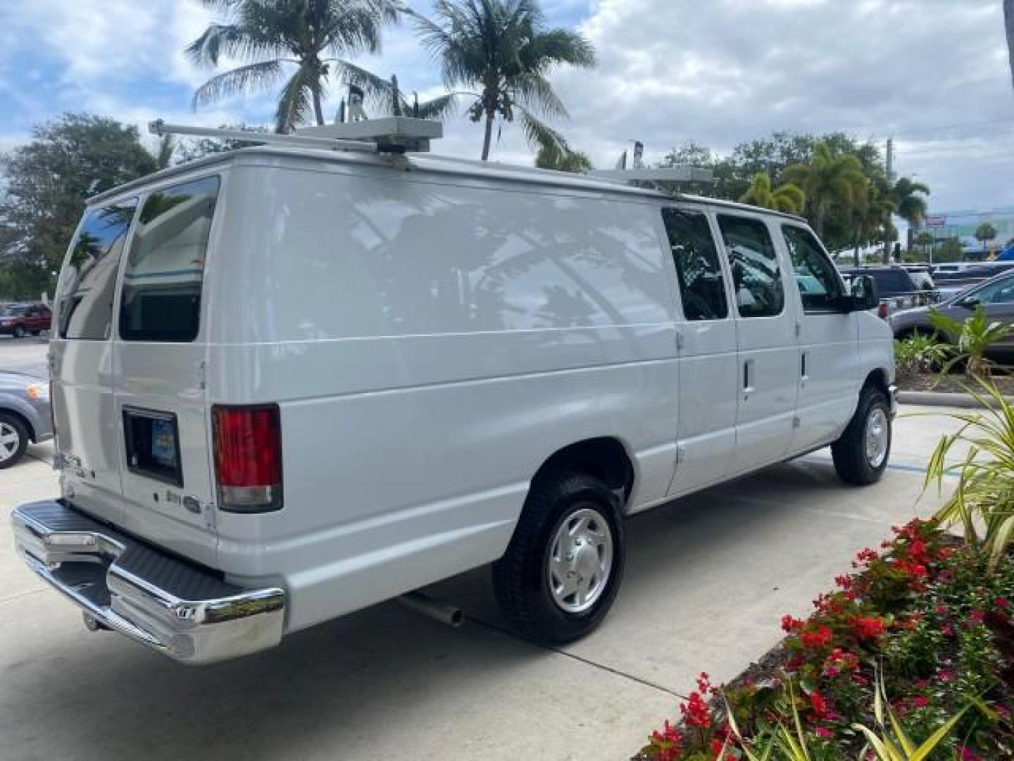 2014 Oxford White /Medium Flint Ford Econoline Cargo Van EXTENDED LOW MILES 6,380 1 OWNER (1FTNS1EW3ED) with an 4.6L EFI V8 FFV Capable Engine engine, Automatic transmission, located at 4701 North Dixie Hwy, Pompano Beach, FL, 33064, (954) 422-2889, 26.240938, -80.123474 - OUR WEBPAGE FLORIDACARS1.COM HAS OVER 100 PHOTOS AND FREE CARFAX LINK 2014 Ford E-Series E-150 1 OWNER Van 4.6L V8 F SOHC 16V Gasoline 16 MPG Rear Wheel Drive Features ABS Brakes Air Conditioning AM/FM Stereo Automatic Transmission Auxiliary Audio Input Barn Doors Power Locks Traction Control Vinyl - Photo#7
