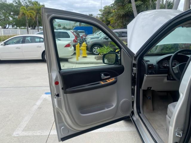 2005 Silver Pearl /Grey Saturn Relay Relay 2 VAN LOW MILES 64,057 1 OWNER (5GZDV03LX5D) with an 3.5L OHV SMPI 12-Valve V6 Aluminum Engine engine, Automatic transmission, located at 4701 North Dixie Hwy, Pompano Beach, FL, 33064, (954) 422-2889, 26.240938, -80.123474 - OUR WEBPAGE FLORIDACARS1.COM HAS OVER 100 PHOTOS AND FREE CARFAX LINK 2005 Saturn Relay 2 1 OWNER AUTO CHECK IS CORRECT CARFAX STATES 2 OWNERS THIS IS INCORRECT Van 3.5L V6 F Gasoline MPG 24 Front Wheel Drive Features ABS Brakes Air Conditioning Alloy Wheels AM/FM Stereo Automatic Transmission CD Au - Photo#9