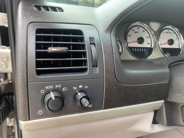 2005 Silver Pearl /Grey Saturn Relay Relay 2 VAN LOW MILES 64,057 1 OWNER (5GZDV03LX5D) with an 3.5L OHV SMPI 12-Valve V6 Aluminum Engine engine, Automatic transmission, located at 4701 North Dixie Hwy, Pompano Beach, FL, 33064, (954) 422-2889, 26.240938, -80.123474 - OUR WEBPAGE FLORIDACARS1.COM HAS OVER 100 PHOTOS AND FREE CARFAX LINK 2005 Saturn Relay 2 1 OWNER AUTO CHECK IS CORRECT CARFAX STATES 2 OWNERS THIS IS INCORRECT Van 3.5L V6 F Gasoline MPG 24 Front Wheel Drive Features ABS Brakes Air Conditioning Alloy Wheels AM/FM Stereo Automatic Transmission CD Au - Photo#53