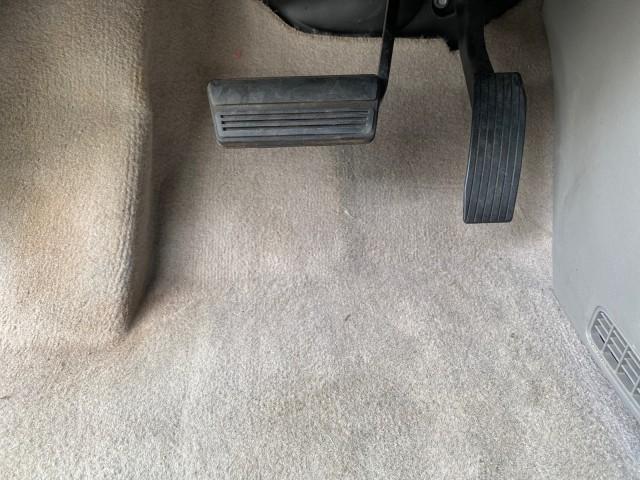 2005 Silver Pearl /Grey Saturn Relay Relay 2 VAN LOW MILES 64,057 1 OWNER (5GZDV03LX5D) with an 3.5L OHV SMPI 12-Valve V6 Aluminum Engine engine, Automatic transmission, located at 4701 North Dixie Hwy, Pompano Beach, FL, 33064, (954) 422-2889, 26.240938, -80.123474 - OUR WEBPAGE FLORIDACARS1.COM HAS OVER 100 PHOTOS AND FREE CARFAX LINK 2005 Saturn Relay 2 1 OWNER AUTO CHECK IS CORRECT CARFAX STATES 2 OWNERS THIS IS INCORRECT Van 3.5L V6 F Gasoline MPG 24 Front Wheel Drive Features ABS Brakes Air Conditioning Alloy Wheels AM/FM Stereo Automatic Transmission CD Au - Photo#54