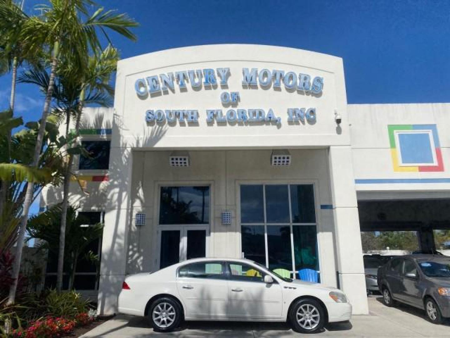 2008 White Opal /Cocoa/Cashmere Buick Lucerne CXL LOW MILES 40,989 1 OWNER (1G4HD57298U) with an 3.8L V6 SFI Engine engine, Automatic transmission, located at 4701 North Dixie Hwy, Pompano Beach, FL, 33064, (954) 422-2889, 26.240938, -80.123474 - OUR WEBPAGE FLORIDACARS1.COM HAS OVER 100 PHOTOS AND FREE CARFAX LINK 2008 Buick Lucerne CXL 1 OWNER CARFAX MINOR BUMPER SCUFF AUTO CHECK 1 OWNER NO ACCIDENTS Sedan 4 DR 3.8L V6 F Gasoline 28 MPG Front Wheel Drive Features ABS Brakes Air Conditioning Alloy Wheels AM/FM Stereo Automatic Transmission- Photo#0