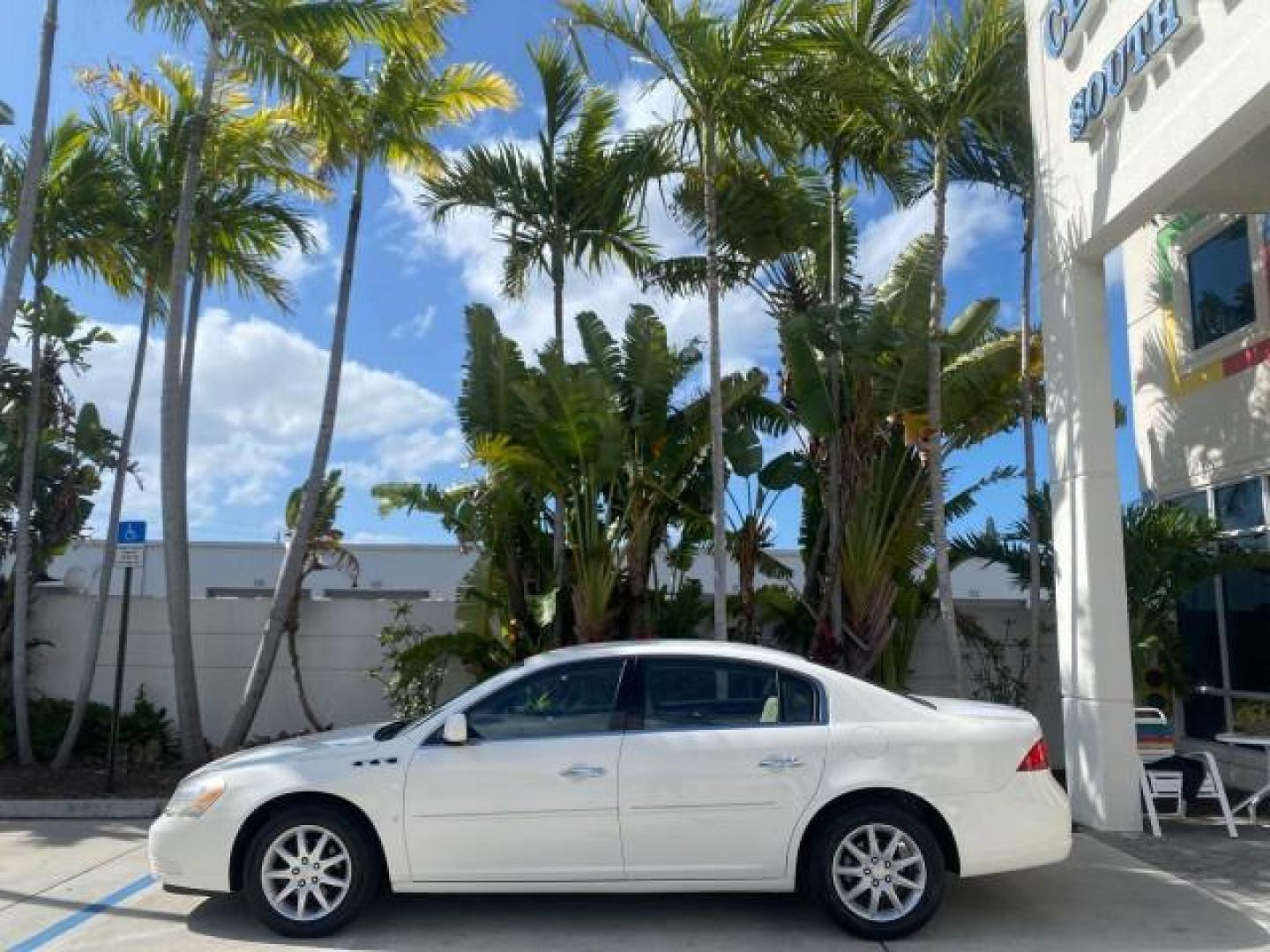 2008 White Opal /Cocoa/Cashmere Buick Lucerne CXL LOW MILES 40,989 1 OWNER (1G4HD57298U) with an 3.8L V6 SFI Engine engine, Automatic transmission, located at 4701 North Dixie Hwy, Pompano Beach, FL, 33064, (954) 422-2889, 26.240938, -80.123474 - OUR WEBPAGE FLORIDACARS1.COM HAS OVER 100 PHOTOS AND FREE CARFAX LINK 2008 Buick Lucerne CXL 1 OWNER CARFAX MINOR BUMPER SCUFF AUTO CHECK 1 OWNER NO ACCIDENTS Sedan 4 DR 3.8L V6 F Gasoline 28 MPG Front Wheel Drive Features ABS Brakes Air Conditioning Alloy Wheels AM/FM Stereo Automatic Transmission- Photo#4