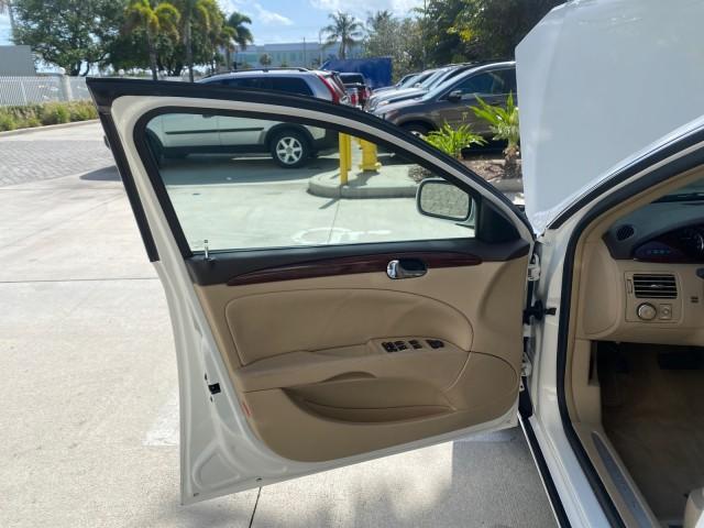 2008 White Opal /Cocoa/Cashmere Buick Lucerne CXL LOW MILES 40,989 1 OWNER (1G4HD57298U) with an 3.8L V6 SFI Engine engine, Automatic transmission, located at 4701 North Dixie Hwy, Pompano Beach, FL, 33064, (954) 422-2889, 26.240938, -80.123474 - OUR WEBPAGE FLORIDACARS1.COM HAS OVER 100 PHOTOS AND FREE CARFAX LINK 2008 Buick Lucerne CXL 1 OWNER CARFAX MINOR BUMPER SCUFF AUTO CHECK 1 OWNER NO ACCIDENTS Sedan 4 DR 3.8L V6 F Gasoline 28 MPG Front Wheel Drive Features ABS Brakes Air Conditioning Alloy Wheels AM/FM Stereo Automatic Transmission - Photo#9
