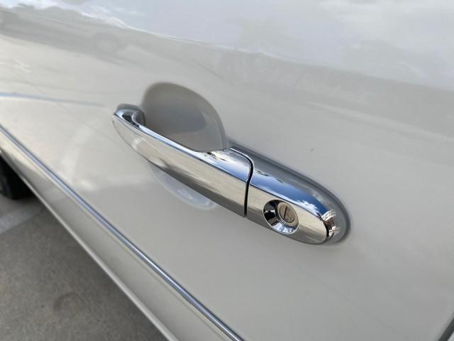 2008 White Opal /Cocoa/Cashmere Buick Lucerne CXL LOW MILES 40,989 1 OWNER (1G4HD57298U) with an 3.8L V6 SFI Engine engine, Automatic transmission, located at 4701 North Dixie Hwy, Pompano Beach, FL, 33064, (954) 422-2889, 26.240938, -80.123474 - OUR WEBPAGE FLORIDACARS1.COM HAS OVER 100 PHOTOS AND FREE CARFAX LINK 2008 Buick Lucerne CXL 1 OWNER CARFAX MINOR BUMPER SCUFF AUTO CHECK 1 OWNER NO ACCIDENTS Sedan 4 DR 3.8L V6 F Gasoline 28 MPG Front Wheel Drive Features ABS Brakes Air Conditioning Alloy Wheels AM/FM Stereo Automatic Transmission - Photo#37