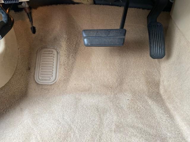 2008 White Opal /Cocoa/Cashmere Buick Lucerne CXL LOW MILES 40,989 1 OWNER (1G4HD57298U) with an 3.8L V6 SFI Engine engine, Automatic transmission, located at 4701 North Dixie Hwy, Pompano Beach, FL, 33064, (954) 422-2889, 26.240938, -80.123474 - OUR WEBPAGE FLORIDACARS1.COM HAS OVER 100 PHOTOS AND FREE CARFAX LINK 2008 Buick Lucerne CXL 1 OWNER CARFAX MINOR BUMPER SCUFF AUTO CHECK 1 OWNER NO ACCIDENTS Sedan 4 DR 3.8L V6 F Gasoline 28 MPG Front Wheel Drive Features ABS Brakes Air Conditioning Alloy Wheels AM/FM Stereo Automatic Transmission - Photo#55