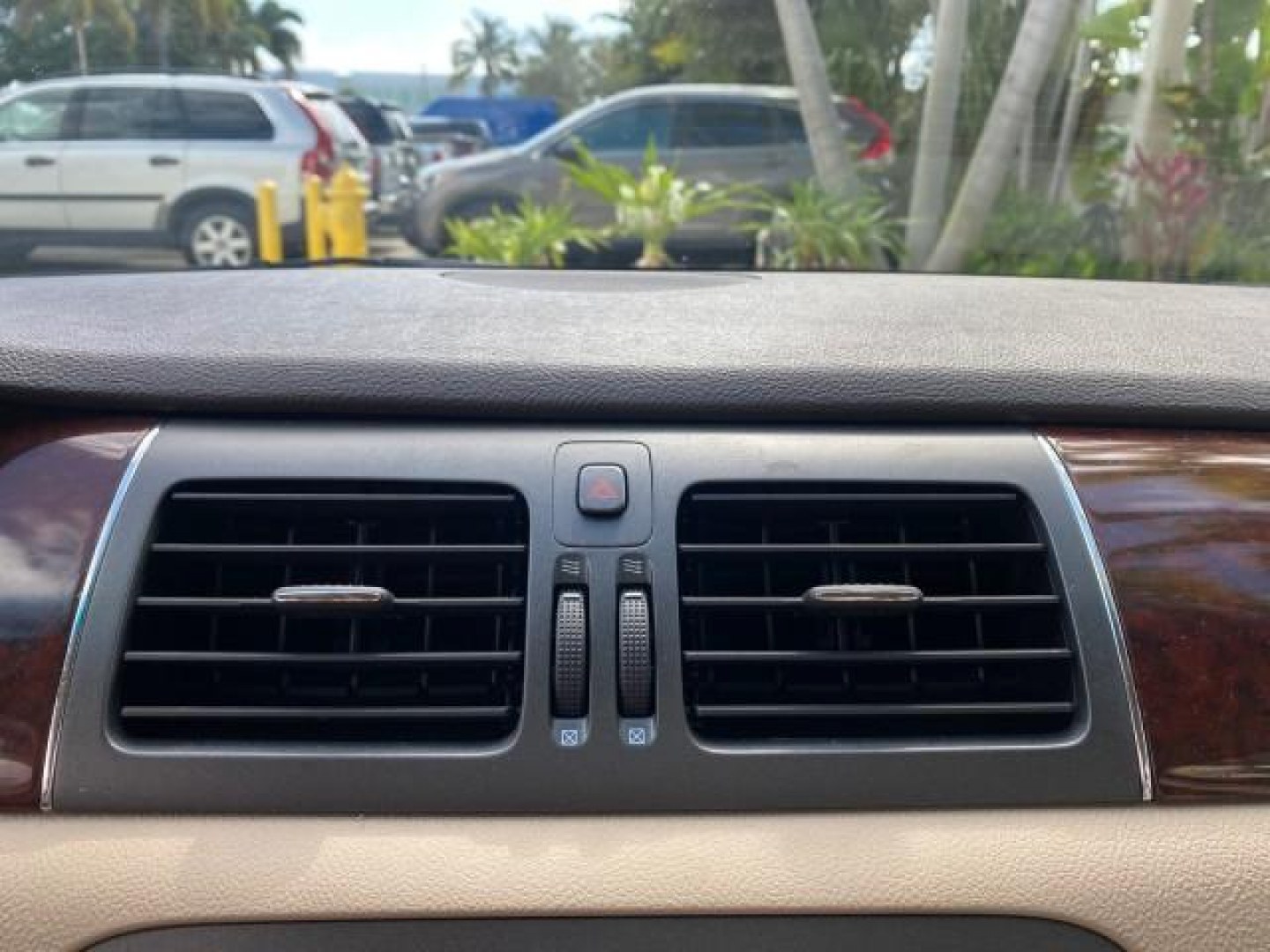 2008 White Opal /Cocoa/Cashmere Buick Lucerne CXL LOW MILES 40,989 1 OWNER (1G4HD57298U) with an 3.8L V6 SFI Engine engine, Automatic transmission, located at 4701 North Dixie Hwy, Pompano Beach, FL, 33064, (954) 422-2889, 26.240938, -80.123474 - OUR WEBPAGE FLORIDACARS1.COM HAS OVER 100 PHOTOS AND FREE CARFAX LINK 2008 Buick Lucerne CXL 1 OWNER CARFAX MINOR BUMPER SCUFF AUTO CHECK 1 OWNER NO ACCIDENTS Sedan 4 DR 3.8L V6 F Gasoline 28 MPG Front Wheel Drive Features ABS Brakes Air Conditioning Alloy Wheels AM/FM Stereo Automatic Transmission- Photo#58