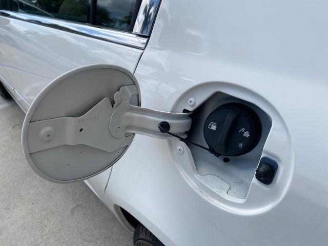 2008 White Opal /Cocoa/Cashmere Buick Lucerne CXL LOW MILES 40,989 1 OWNER (1G4HD57298U) with an 3.8L V6 SFI Engine engine, Automatic transmission, located at 4701 North Dixie Hwy, Pompano Beach, FL, 33064, (954) 422-2889, 26.240938, -80.123474 - OUR WEBPAGE FLORIDACARS1.COM HAS OVER 100 PHOTOS AND FREE CARFAX LINK 2008 Buick Lucerne CXL 1 OWNER CARFAX MINOR BUMPER SCUFF AUTO CHECK 1 OWNER NO ACCIDENTS Sedan 4 DR 3.8L V6 F Gasoline 28 MPG Front Wheel Drive Features ABS Brakes Air Conditioning Alloy Wheels AM/FM Stereo Automatic Transmission - Photo#87