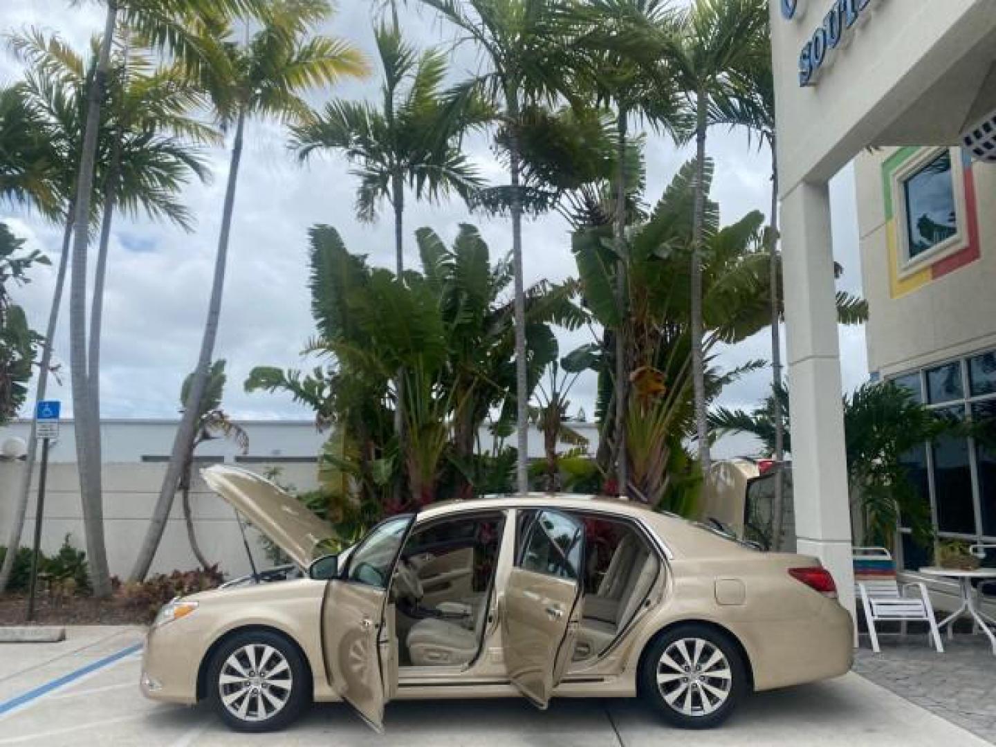 2011 Sandy Beach Metallic /Ivory Toyota Avalon Limited LEATHER LOADED SUNROOF (4T1BK3DB8BU) with an 3.5L DOHC EFI 24-Valve V6 Engine engine, Automatic transmission, located at 4701 North Dixie Hwy, Pompano Beach, FL, 33064, (954) 422-2889, 26.240938, -80.123474 - OUR WEBPAGE FLORIDACARS1.COM HAS OVER 100 PHOTOS AND FREE CARFAX LINK 2011 Toyota Avalon LIMITED LEATHER SUNROOF THE DASH HAS ABSOLUTELY NO CRACKS Sedan 4 DR 3.5L V6 F DOHC 24V Gasoline 29 MPG Front Wheel Drive Features A/C Seat(s) ABS Brakes Air Conditioning Alloy Wheels AM/FM Stereo Automatic Tran- Photo#8