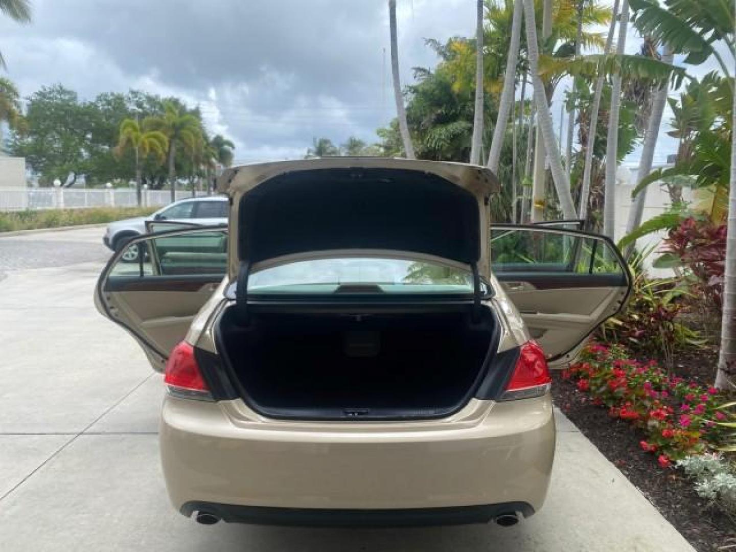2011 Sandy Beach Metallic /Ivory Toyota Avalon Limited LEATHER LOADED SUNROOF (4T1BK3DB8BU) with an 3.5L DOHC EFI 24-Valve V6 Engine engine, Automatic transmission, located at 4701 North Dixie Hwy, Pompano Beach, FL, 33064, (954) 422-2889, 26.240938, -80.123474 - OUR WEBPAGE FLORIDACARS1.COM HAS OVER 100 PHOTOS AND FREE CARFAX LINK 2011 Toyota Avalon LIMITED LEATHER SUNROOF THE DASH HAS ABSOLUTELY NO CRACKS Sedan 4 DR 3.5L V6 F DOHC 24V Gasoline 29 MPG Front Wheel Drive Features A/C Seat(s) ABS Brakes Air Conditioning Alloy Wheels AM/FM Stereo Automatic Tran- Photo#15