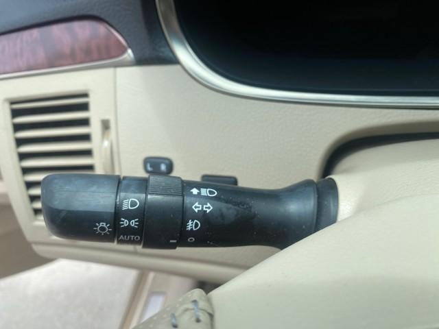 2011 Sandy Beach Metallic /Ivory Toyota Avalon Limited LEATHER LOADED SUNROOF (4T1BK3DB8BU) with an 3.5L DOHC EFI 24-Valve V6 Engine engine, Automatic transmission, located at 4701 North Dixie Hwy, Pompano Beach, FL, 33064, (954) 422-2889, 26.240938, -80.123474 - OUR WEBPAGE FLORIDACARS1.COM HAS OVER 100 PHOTOS AND FREE CARFAX LINK 2011 Toyota Avalon LIMITED LEATHER SUNROOF THE DASH HAS ABSOLUTELY NO CRACKS Sedan 4 DR 3.5L V6 F DOHC 24V Gasoline 29 MPG Front Wheel Drive Features A/C Seat(s) ABS Brakes Air Conditioning Alloy Wheels AM/FM Stereo Automatic Tran - Photo#55