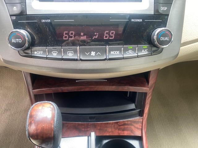 2011 Sandy Beach Metallic /Ivory Toyota Avalon Limited LEATHER LOADED SUNROOF (4T1BK3DB8BU) with an 3.5L DOHC EFI 24-Valve V6 Engine engine, Automatic transmission, located at 4701 North Dixie Hwy, Pompano Beach, FL, 33064, (954) 422-2889, 26.240938, -80.123474 - OUR WEBPAGE FLORIDACARS1.COM HAS OVER 100 PHOTOS AND FREE CARFAX LINK 2011 Toyota Avalon LIMITED LEATHER SUNROOF THE DASH HAS ABSOLUTELY NO CRACKS Sedan 4 DR 3.5L V6 F DOHC 24V Gasoline 29 MPG Front Wheel Drive Features A/C Seat(s) ABS Brakes Air Conditioning Alloy Wheels AM/FM Stereo Automatic Tran - Photo#64