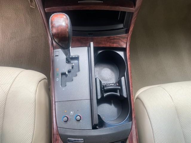 2011 Sandy Beach Metallic /Ivory Toyota Avalon Limited LEATHER LOADED SUNROOF (4T1BK3DB8BU) with an 3.5L DOHC EFI 24-Valve V6 Engine engine, Automatic transmission, located at 4701 North Dixie Hwy, Pompano Beach, FL, 33064, (954) 422-2889, 26.240938, -80.123474 - OUR WEBPAGE FLORIDACARS1.COM HAS OVER 100 PHOTOS AND FREE CARFAX LINK 2011 Toyota Avalon LIMITED LEATHER SUNROOF THE DASH HAS ABSOLUTELY NO CRACKS Sedan 4 DR 3.5L V6 F DOHC 24V Gasoline 29 MPG Front Wheel Drive Features A/C Seat(s) ABS Brakes Air Conditioning Alloy Wheels AM/FM Stereo Automatic Tran - Photo#65