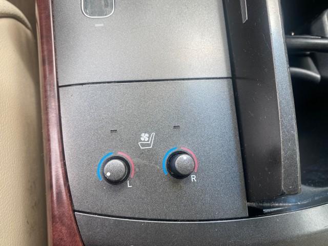 2011 Sandy Beach Metallic /Ivory Toyota Avalon Limited LEATHER LOADED SUNROOF (4T1BK3DB8BU) with an 3.5L DOHC EFI 24-Valve V6 Engine engine, Automatic transmission, located at 4701 North Dixie Hwy, Pompano Beach, FL, 33064, (954) 422-2889, 26.240938, -80.123474 - OUR WEBPAGE FLORIDACARS1.COM HAS OVER 100 PHOTOS AND FREE CARFAX LINK 2011 Toyota Avalon LIMITED LEATHER SUNROOF THE DASH HAS ABSOLUTELY NO CRACKS Sedan 4 DR 3.5L V6 F DOHC 24V Gasoline 29 MPG Front Wheel Drive Features A/C Seat(s) ABS Brakes Air Conditioning Alloy Wheels AM/FM Stereo Automatic Tran - Photo#79