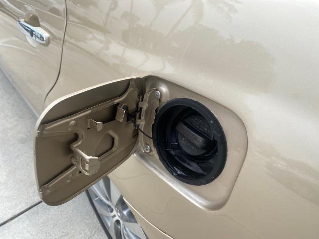 2011 Sandy Beach Metallic /Ivory Toyota Avalon Limited LEATHER LOADED SUNROOF (4T1BK3DB8BU) with an 3.5L DOHC EFI 24-Valve V6 Engine engine, Automatic transmission, located at 4701 North Dixie Hwy, Pompano Beach, FL, 33064, (954) 422-2889, 26.240938, -80.123474 - OUR WEBPAGE FLORIDACARS1.COM HAS OVER 100 PHOTOS AND FREE CARFAX LINK 2011 Toyota Avalon LIMITED LEATHER SUNROOF THE DASH HAS ABSOLUTELY NO CRACKS Sedan 4 DR 3.5L V6 F DOHC 24V Gasoline 29 MPG Front Wheel Drive Features A/C Seat(s) ABS Brakes Air Conditioning Alloy Wheels AM/FM Stereo Automatic Tran - Photo#98