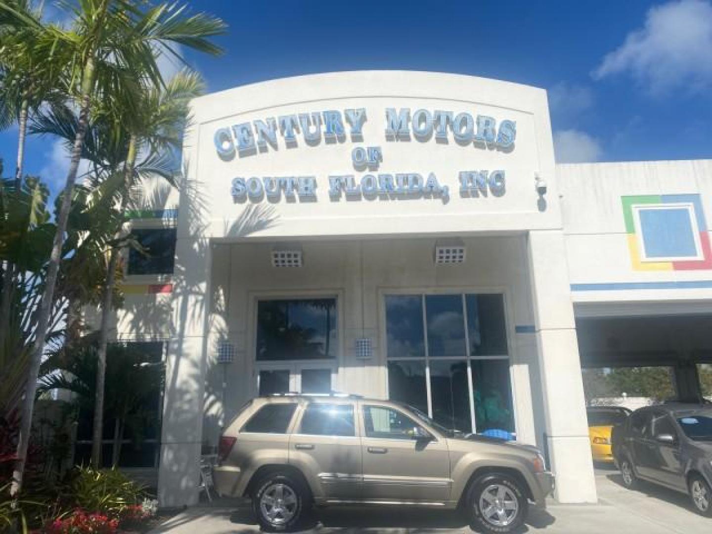 2006 Dark Khaki Pearl /Dark Khaki/Lght Graystone Jeep Grand Cherokee Overland LOW MILES 57,372 1 OWNER 4WD (1J8HR68226C) with an 5.7L Hemi Multi Displacement Engine engine, Automatic transmission, located at 4701 North Dixie Hwy, Pompano Beach, FL, 33064, (954) 422-2889, 26.240938, -80.123474 - OUR WEBPAGE FLORIDACARS1.COM HAS OVER 100 PHOTOS AND FREE CARFAX LINK 2006 Jeep Grand Cherokee Overland 1 OWNER 4WD 4 Door Wagon/Sport Utility 5.7L V8 F Gasoline 19 MPG Rear Wheel Drive w/ 4X4 Features 4WD/AWD ABS Brakes Air Conditioning Alloy Wheels AM/FM Stereo Automatic Transmission Auxiliary Aud- Photo#0