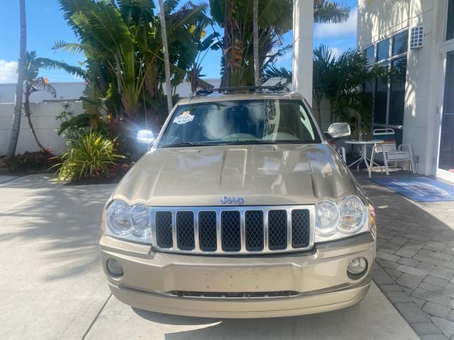 2006 Light Khaki Metallic /Dark Khaki/Lght Graystone Jeep Grand Cherokee Overland LOW MILES 57,372 1 OWNER 4WD (1J8HR68226C) with an 5.7L Hemi Multi Displacement Engine engine, Automatic transmission, located at 4701 North Dixie Hwy, Pompano Beach, FL, 33064, (954) 422-2889, 26.240938, -80.123474 - OUR WEBPAGE FLORIDACARS1.COM HAS OVER 100 PHOTOS AND FREE CARFAX LINK 2006 Jeep Grand Cherokee Overland 1 OWNER 4WD 4 Door Wagon/Sport Utility 5.7L V8 F Gasoline 19 MPG Rear Wheel Drive w/ 4X4 Features 4WD/AWD ABS Brakes Air Conditioning Alloy Wheels AM/FM Stereo Automatic Transmission Auxiliary Aud - Photo#2