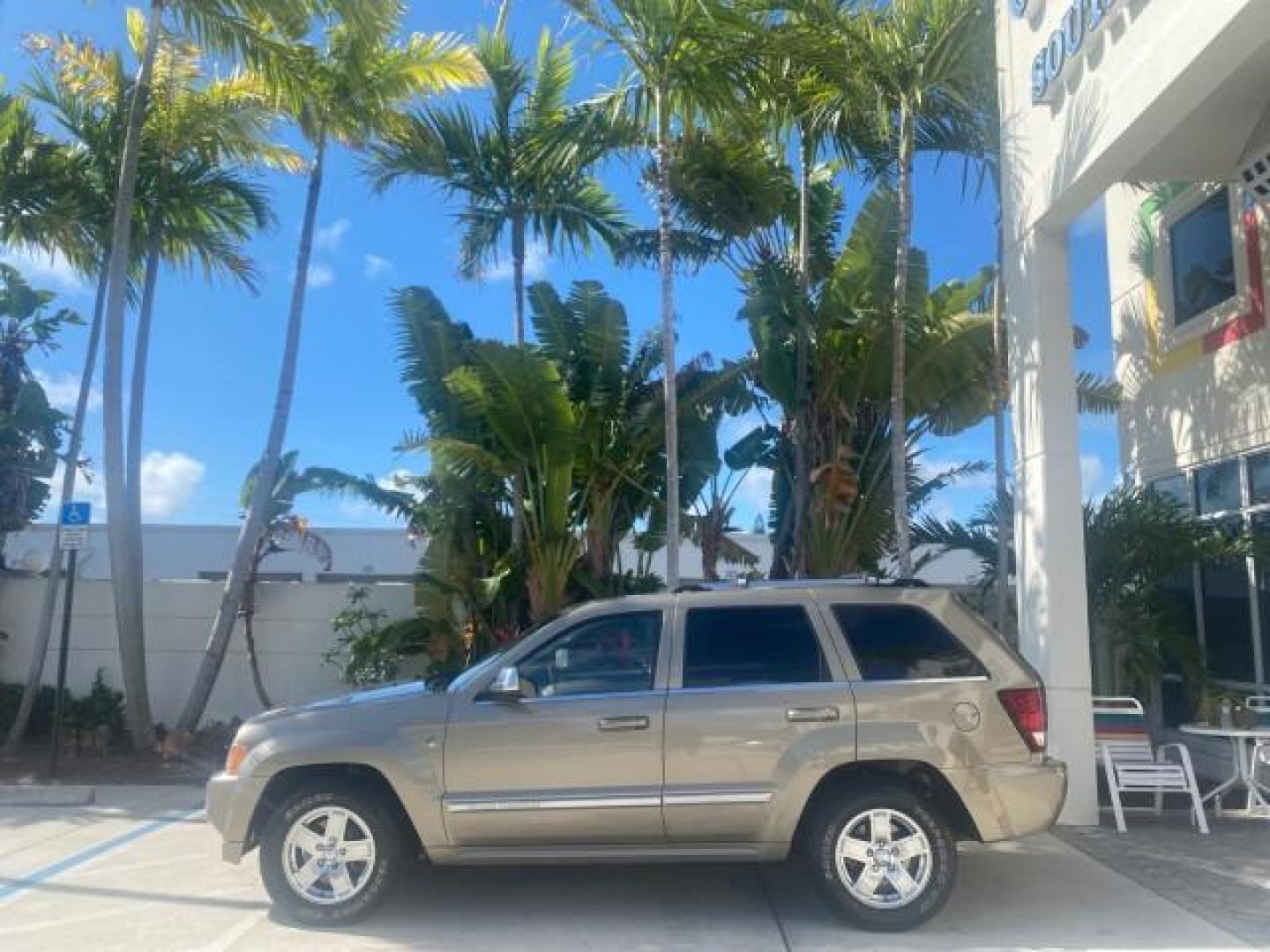 2006 Dark Khaki Pearl /Dark Khaki/Lght Graystone Jeep Grand Cherokee Overland LOW MILES 57,372 1 OWNER 4WD (1J8HR68226C) with an 5.7L Hemi Multi Displacement Engine engine, Automatic transmission, located at 4701 North Dixie Hwy, Pompano Beach, FL, 33064, (954) 422-2889, 26.240938, -80.123474 - OUR WEBPAGE FLORIDACARS1.COM HAS OVER 100 PHOTOS AND FREE CARFAX LINK 2006 Jeep Grand Cherokee Overland 1 OWNER 4WD 4 Door Wagon/Sport Utility 5.7L V8 F Gasoline 19 MPG Rear Wheel Drive w/ 4X4 Features 4WD/AWD ABS Brakes Air Conditioning Alloy Wheels AM/FM Stereo Automatic Transmission Auxiliary Aud- Photo#4