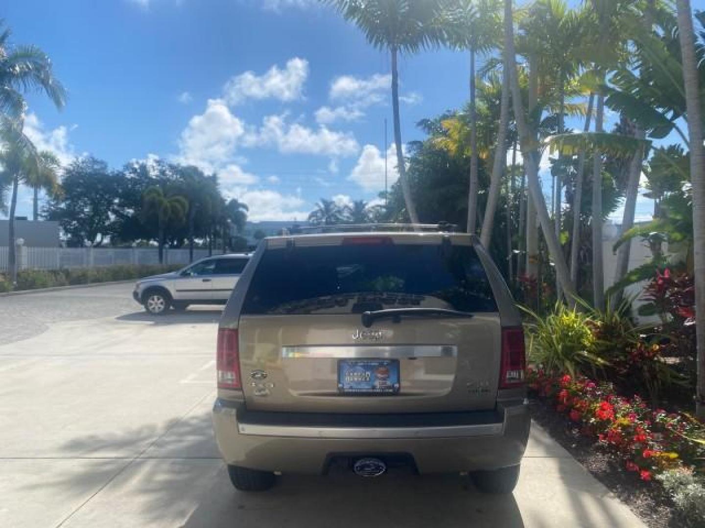 2006 Dark Khaki Pearl /Dark Khaki/Lght Graystone Jeep Grand Cherokee Overland LOW MILES 57,372 1 OWNER 4WD (1J8HR68226C) with an 5.7L Hemi Multi Displacement Engine engine, Automatic transmission, located at 4701 North Dixie Hwy, Pompano Beach, FL, 33064, (954) 422-2889, 26.240938, -80.123474 - OUR WEBPAGE FLORIDACARS1.COM HAS OVER 100 PHOTOS AND FREE CARFAX LINK 2006 Jeep Grand Cherokee Overland 1 OWNER 4WD 4 Door Wagon/Sport Utility 5.7L V8 F Gasoline 19 MPG Rear Wheel Drive w/ 4X4 Features 4WD/AWD ABS Brakes Air Conditioning Alloy Wheels AM/FM Stereo Automatic Transmission Auxiliary Aud- Photo#6