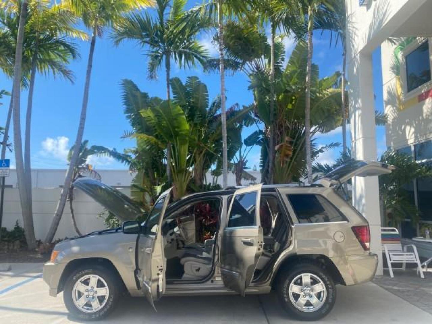 2006 Dark Khaki Pearl /Dark Khaki/Lght Graystone Jeep Grand Cherokee Overland LOW MILES 57,372 1 OWNER 4WD (1J8HR68226C) with an 5.7L Hemi Multi Displacement Engine engine, Automatic transmission, located at 4701 North Dixie Hwy, Pompano Beach, FL, 33064, (954) 422-2889, 26.240938, -80.123474 - OUR WEBPAGE FLORIDACARS1.COM HAS OVER 100 PHOTOS AND FREE CARFAX LINK 2006 Jeep Grand Cherokee Overland 1 OWNER 4WD 4 Door Wagon/Sport Utility 5.7L V8 F Gasoline 19 MPG Rear Wheel Drive w/ 4X4 Features 4WD/AWD ABS Brakes Air Conditioning Alloy Wheels AM/FM Stereo Automatic Transmission Auxiliary Aud- Photo#8