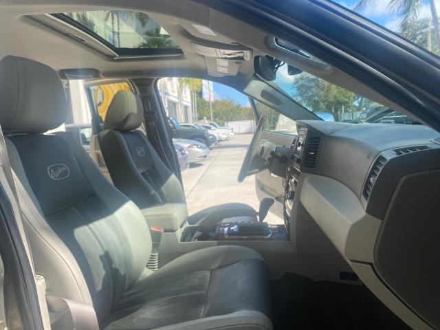 2006 Light Khaki Metallic /Dark Khaki/Lght Graystone Jeep Grand Cherokee Overland LOW MILES 57,372 1 OWNER 4WD (1J8HR68226C) with an 5.7L Hemi Multi Displacement Engine engine, Automatic transmission, located at 4701 North Dixie Hwy, Pompano Beach, FL, 33064, (954) 422-2889, 26.240938, -80.123474 - OUR WEBPAGE FLORIDACARS1.COM HAS OVER 100 PHOTOS AND FREE CARFAX LINK 2006 Jeep Grand Cherokee Overland 1 OWNER 4WD 4 Door Wagon/Sport Utility 5.7L V8 F Gasoline 19 MPG Rear Wheel Drive w/ 4X4 Features 4WD/AWD ABS Brakes Air Conditioning Alloy Wheels AM/FM Stereo Automatic Transmission Auxiliary Aud - Photo#12