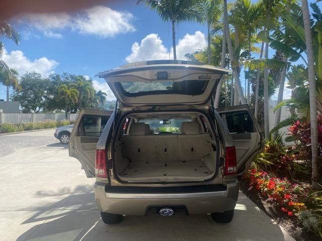 2006 Light Khaki Metallic /Dark Khaki/Lght Graystone Jeep Grand Cherokee Overland LOW MILES 57,372 1 OWNER 4WD (1J8HR68226C) with an 5.7L Hemi Multi Displacement Engine engine, Automatic transmission, located at 4701 North Dixie Hwy, Pompano Beach, FL, 33064, (954) 422-2889, 26.240938, -80.123474 - OUR WEBPAGE FLORIDACARS1.COM HAS OVER 100 PHOTOS AND FREE CARFAX LINK 2006 Jeep Grand Cherokee Overland 1 OWNER 4WD 4 Door Wagon/Sport Utility 5.7L V8 F Gasoline 19 MPG Rear Wheel Drive w/ 4X4 Features 4WD/AWD ABS Brakes Air Conditioning Alloy Wheels AM/FM Stereo Automatic Transmission Auxiliary Aud - Photo#15