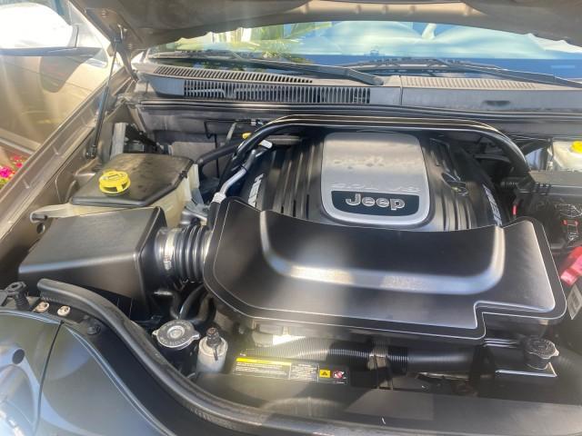 2006 Light Khaki Metallic /Dark Khaki/Lght Graystone Jeep Grand Cherokee Overland LOW MILES 57,372 1 OWNER 4WD (1J8HR68226C) with an 5.7L Hemi Multi Displacement Engine engine, Automatic transmission, located at 4701 North Dixie Hwy, Pompano Beach, FL, 33064, (954) 422-2889, 26.240938, -80.123474 - OUR WEBPAGE FLORIDACARS1.COM HAS OVER 100 PHOTOS AND FREE CARFAX LINK 2006 Jeep Grand Cherokee Overland 1 OWNER 4WD 4 Door Wagon/Sport Utility 5.7L V8 F Gasoline 19 MPG Rear Wheel Drive w/ 4X4 Features 4WD/AWD ABS Brakes Air Conditioning Alloy Wheels AM/FM Stereo Automatic Transmission Auxiliary Aud - Photo#24