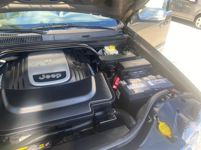 2006 Light Khaki Metallic /Dark Khaki/Lght Graystone Jeep Grand Cherokee Overland LOW MILES 57,372 1 OWNER 4WD (1J8HR68226C) with an 5.7L Hemi Multi Displacement Engine engine, Automatic transmission, located at 4701 North Dixie Hwy, Pompano Beach, FL, 33064, (954) 422-2889, 26.240938, -80.123474 - OUR WEBPAGE FLORIDACARS1.COM HAS OVER 100 PHOTOS AND FREE CARFAX LINK 2006 Jeep Grand Cherokee Overland 1 OWNER 4WD 4 Door Wagon/Sport Utility 5.7L V8 F Gasoline 19 MPG Rear Wheel Drive w/ 4X4 Features 4WD/AWD ABS Brakes Air Conditioning Alloy Wheels AM/FM Stereo Automatic Transmission Auxiliary Aud - Photo#25