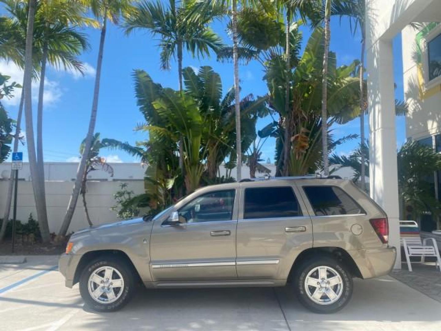 2006 Dark Khaki Pearl /Dark Khaki/Lght Graystone Jeep Grand Cherokee Overland LOW MILES 57,372 1 OWNER 4WD (1J8HR68226C) with an 5.7L Hemi Multi Displacement Engine engine, Automatic transmission, located at 4701 North Dixie Hwy, Pompano Beach, FL, 33064, (954) 422-2889, 26.240938, -80.123474 - OUR WEBPAGE FLORIDACARS1.COM HAS OVER 100 PHOTOS AND FREE CARFAX LINK 2006 Jeep Grand Cherokee Overland 1 OWNER 4WD 4 Door Wagon/Sport Utility 5.7L V8 F Gasoline 19 MPG Rear Wheel Drive w/ 4X4 Features 4WD/AWD ABS Brakes Air Conditioning Alloy Wheels AM/FM Stereo Automatic Transmission Auxiliary Aud- Photo#30